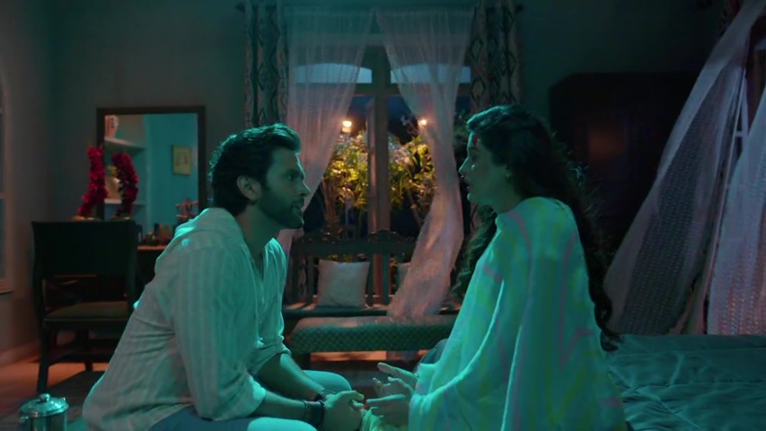 Isha crying as Om questions her about the stolen money