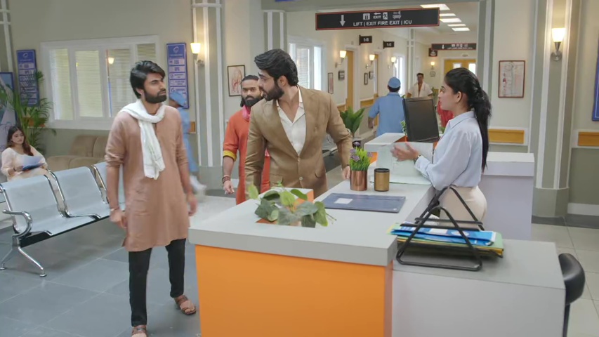 Aniruddh arguing with Veer at the hospital reception
