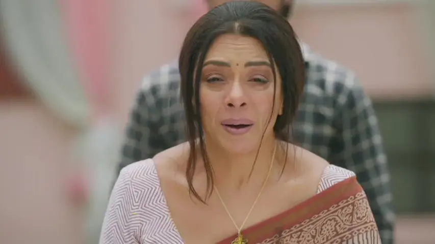 Anupama crying alone, overwhelmed by guilt