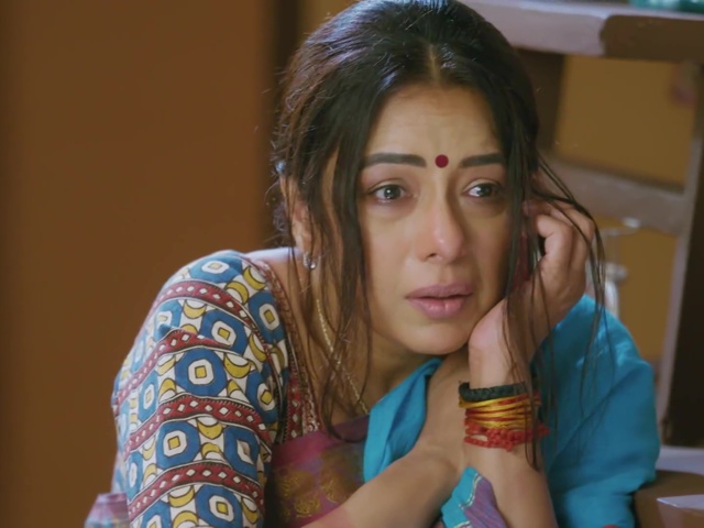 Anupama looking emotional while holding the phone