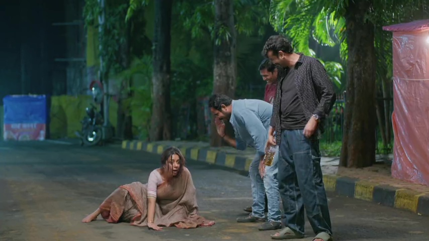 Anupama wandering alone on the street, surrounded by strangers