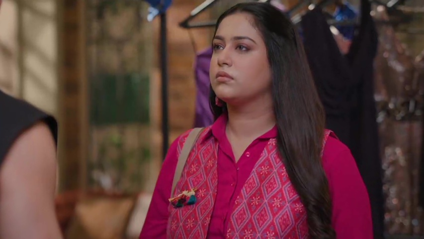 Bhavya entering Rishank’s house, looking surprised at the photoshoot setup