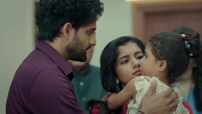 Dhwani hugging Rani and Digvijay after being rescued