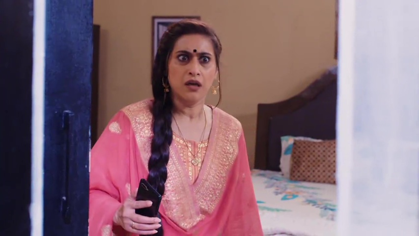 Gurpreet looking worried while searching for Preet in the house