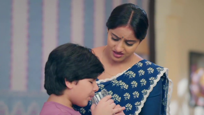 Mangal and Kapil talking to Akshat, who looks emotional