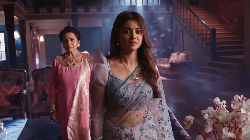 Neeti looking determined while talking to Bebe