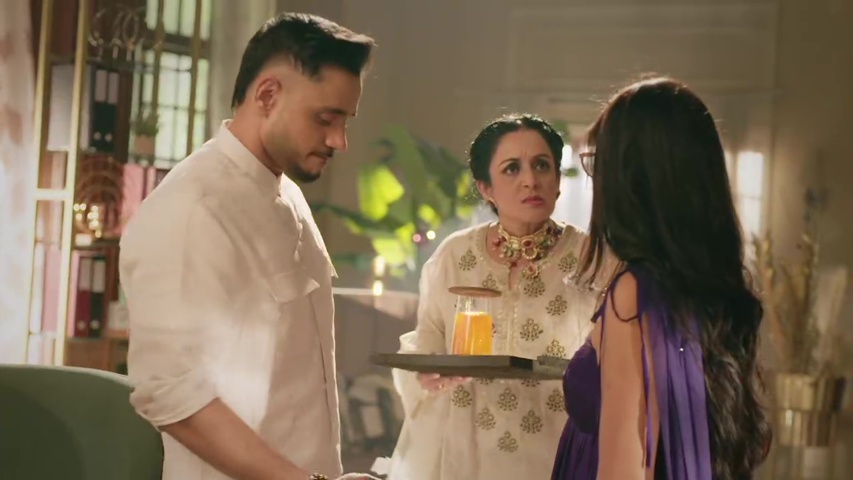Neetu angrily confronting Mannat while Vikrant looks concerned