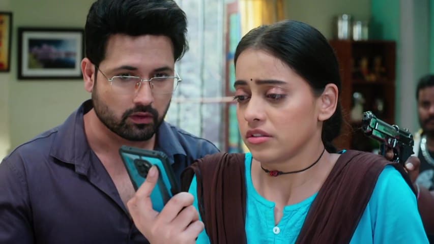 Padma looking scared as Bhajan forces her to speak on the phone