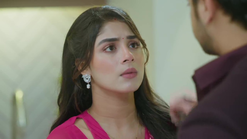 Rahi looking disappointed as Prem leaves with Mahi