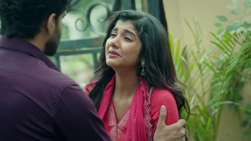 Rani and Digvijay looking worried as they talk about Dhvani’s kidnapping