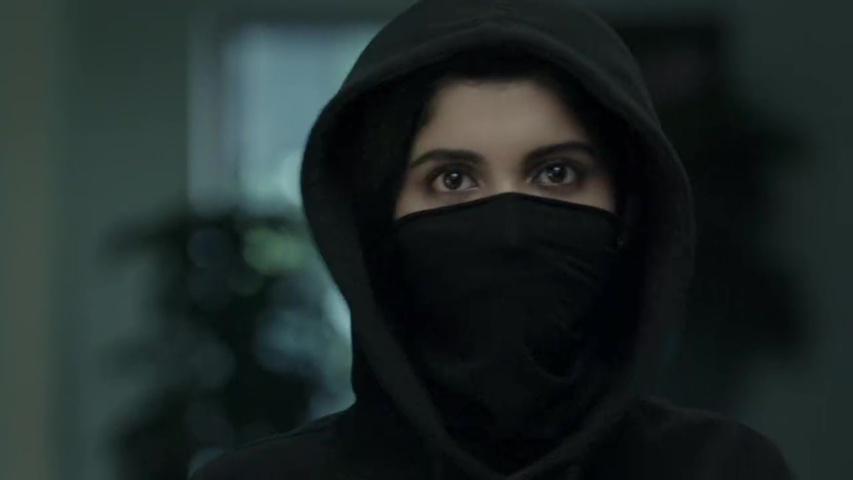 Rani revealing her secret as the masked girl to Digvijay