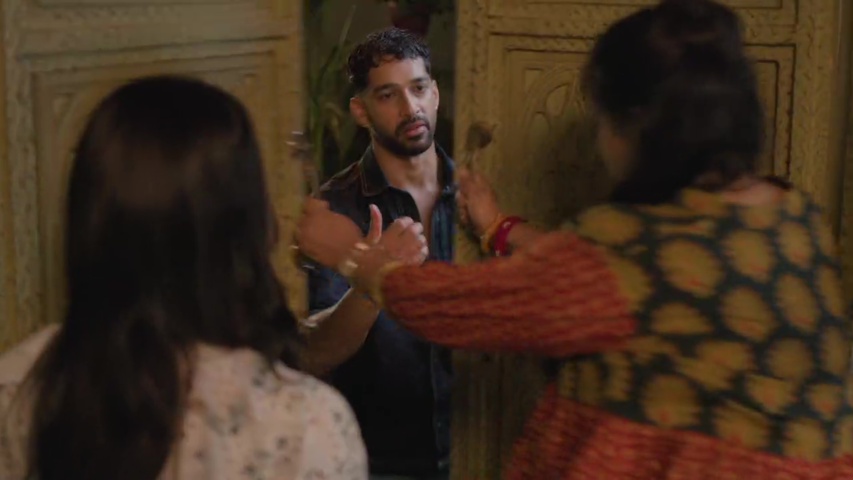 Rishank pleading with Bhavya at her house