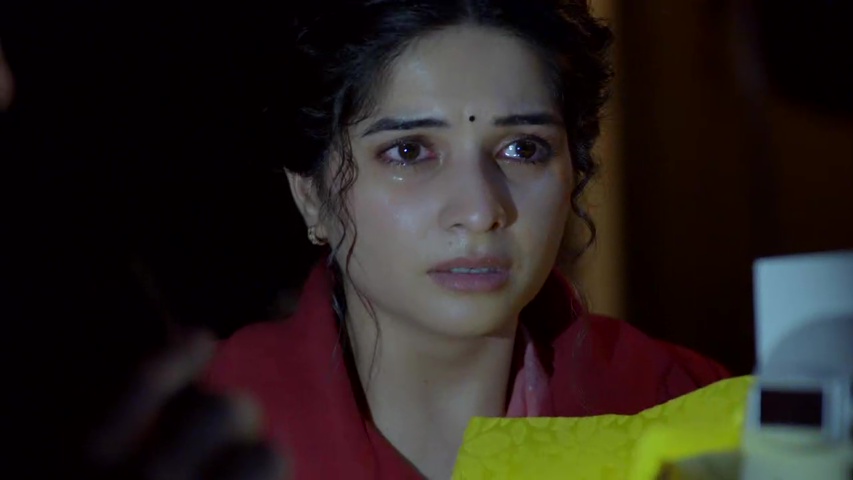 Saavi holding the ruby, looking relieved