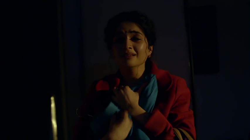 Saavi hugging Rajat’s clothes, looking emotional