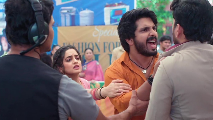 Sachin and Sayali arguing with the flea market organizer