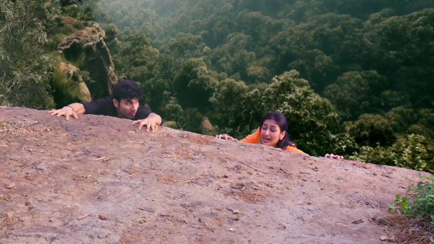 Sanju and Parineet holding hands at the cliff’s edge