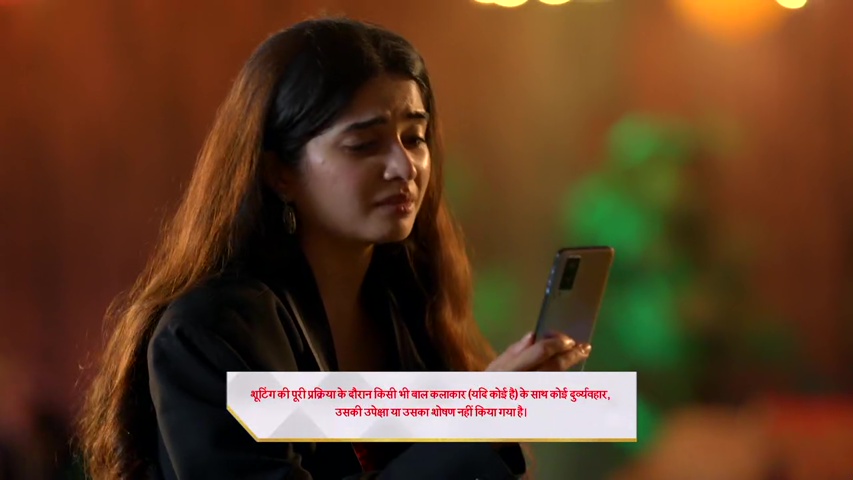 Savi talking to Sai and Bhagyasree on a video call