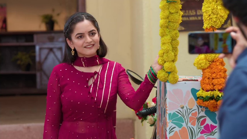 Sayali speaking passionately in her flea market video