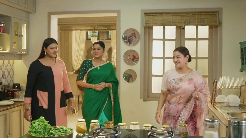 Tanya inspecting the kitchen with Kajal and Manisha