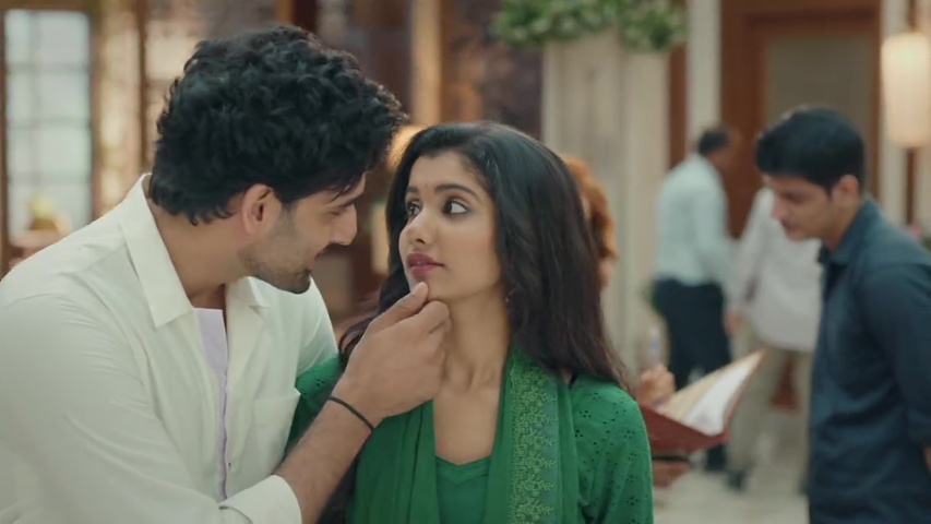 moment of Rani and Digvijay sharing a romantic glance